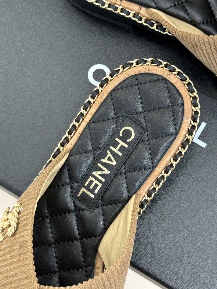 Шльопанці жіночі фото 8