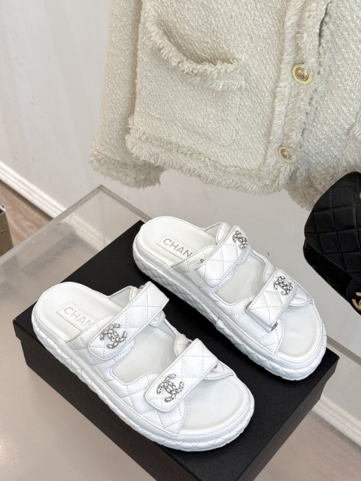 Шлепанцы женские фото 3