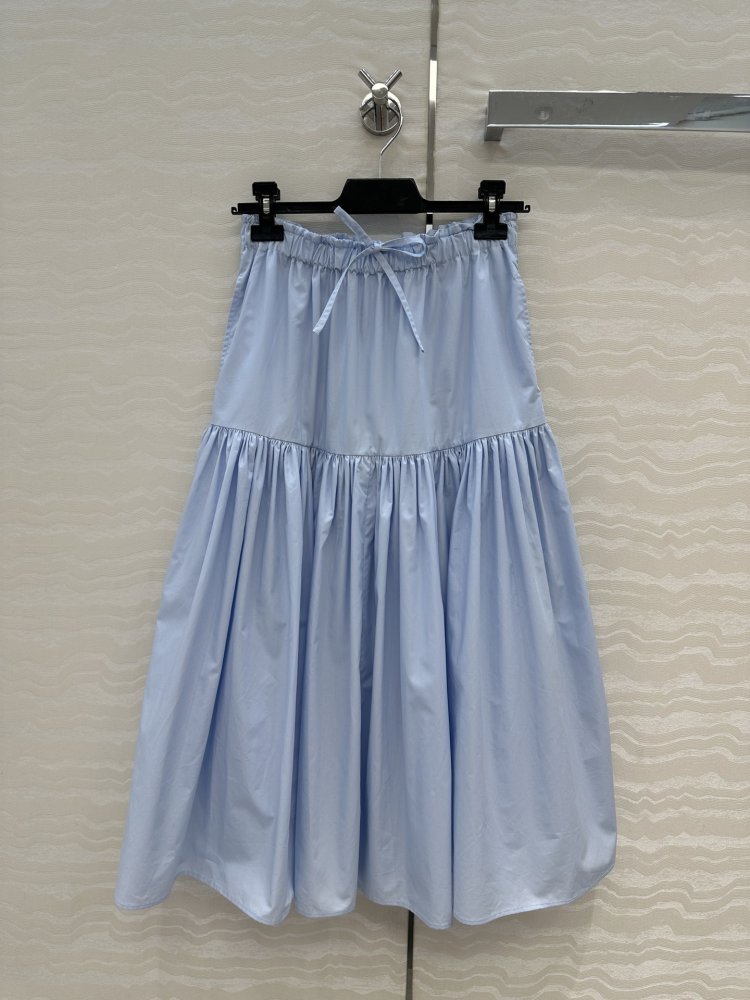 Long skirt on expositions