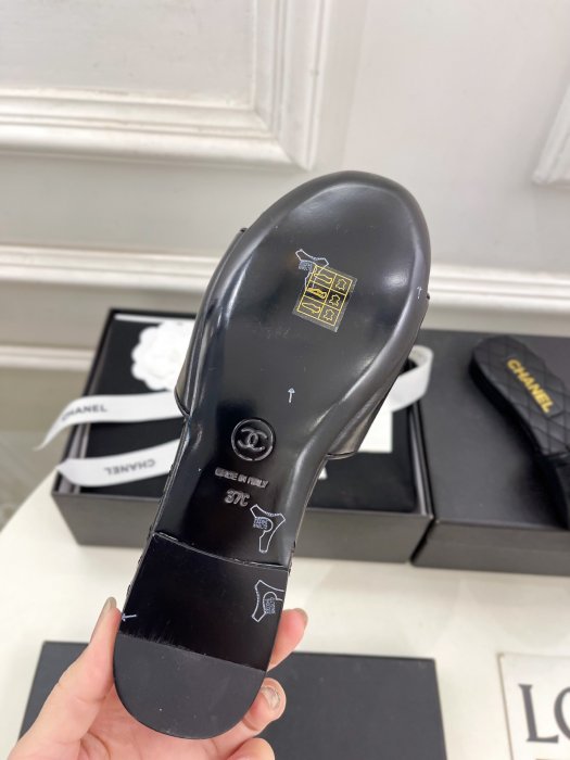 Шлепанцы фото 9