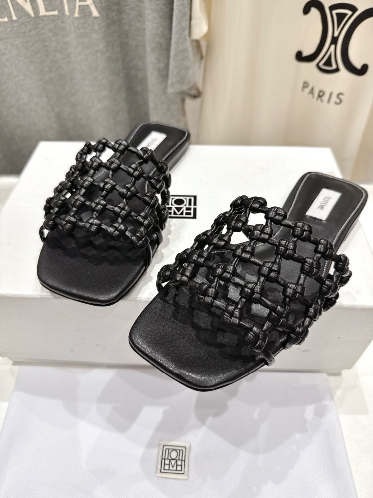 Шльопанці жіночі фото 7