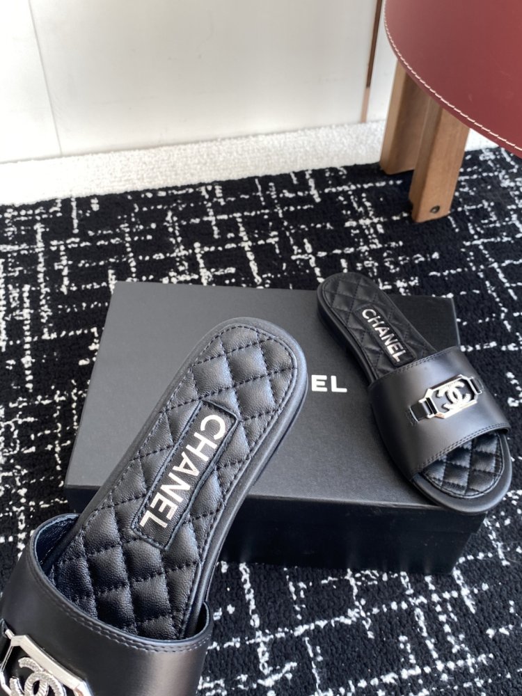 Шлепанцы женские фото 8