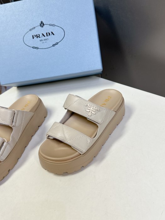 Шлепанцы фото 3