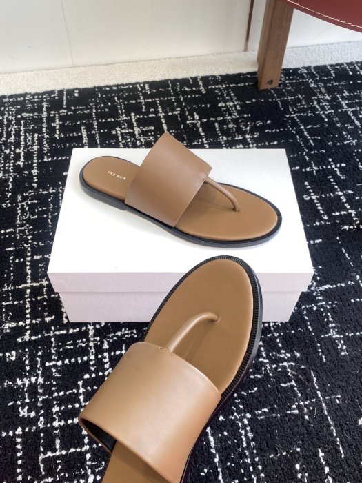 Шлепанцы женские фото 6