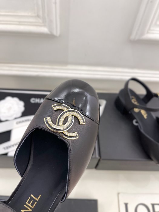 Sandals фото 6