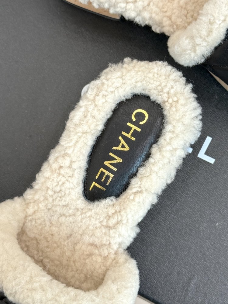 Шлепанцы женские фото 8