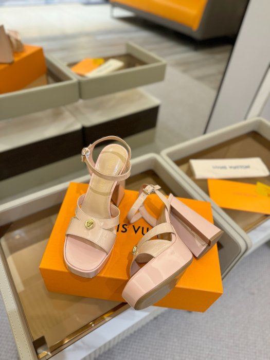 Босоножки фото 5