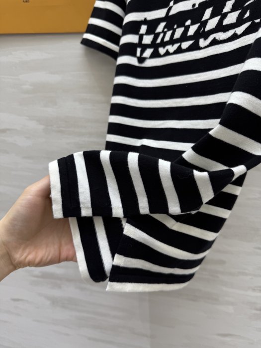 T-shirt women's фото 5