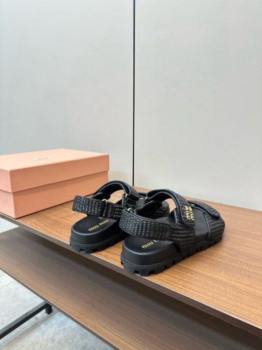 Сандалі жіночі фото 9