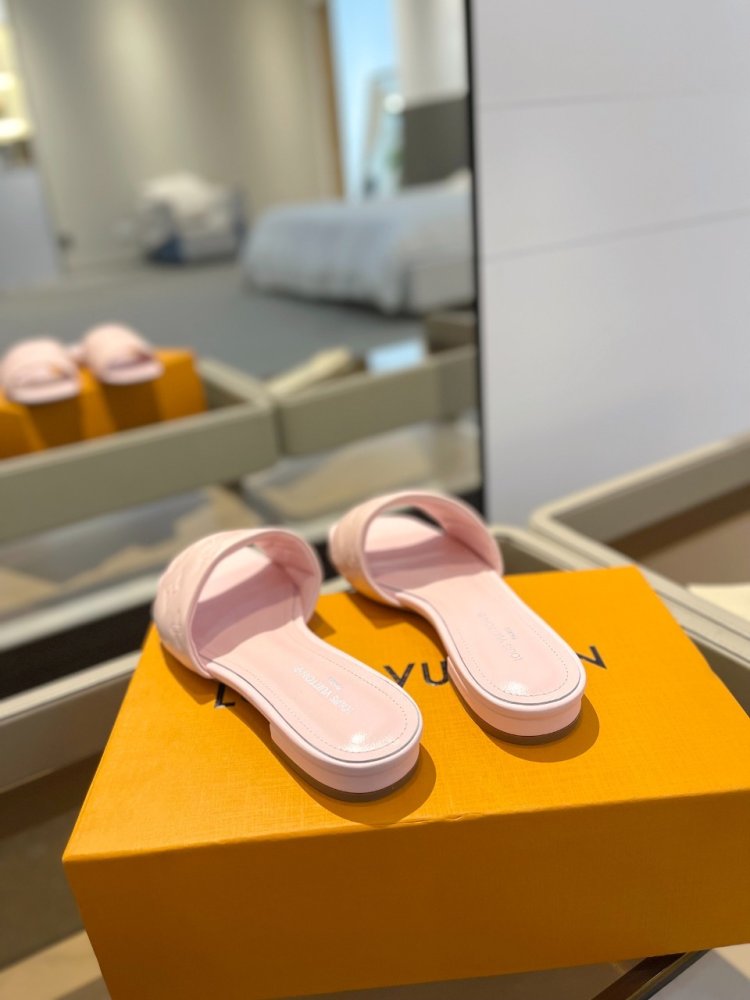 Шльопанці жіночі фото 7