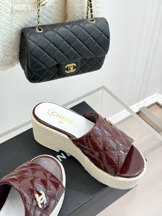 Шлепанцы женские фото 5