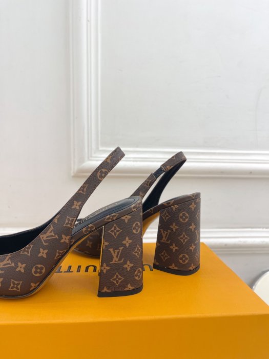 Босоножки фото 7