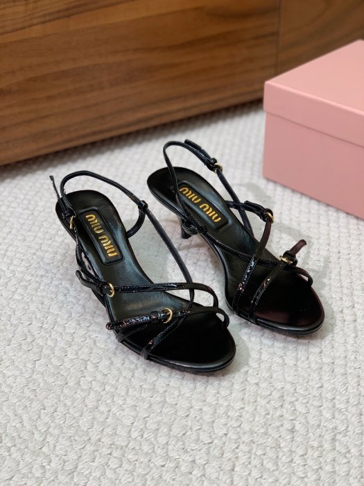 Босоножки фото 6