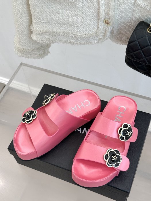 Шлепанцы фото 2