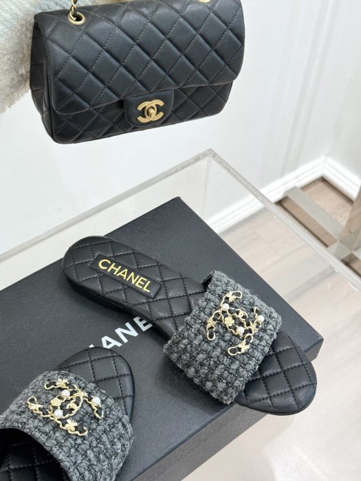 Шлепанцы женские фото 5