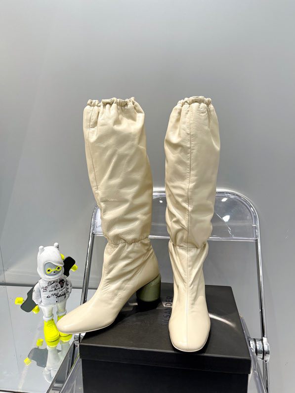 Leather women's boots beige фото 3
