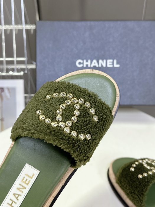 Шлепанцы женские фото 7