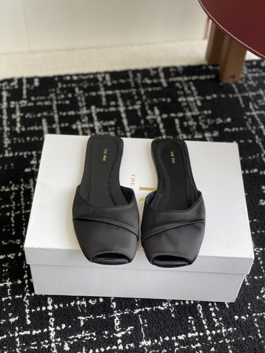 Шлепанцы женские