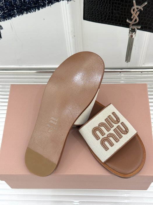 Шлепанцы фото 9