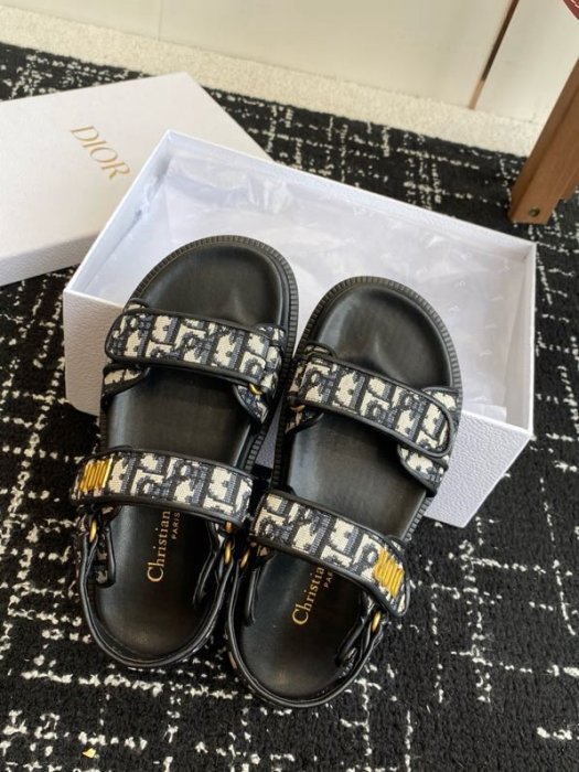 Сандалі жіночі фото 5