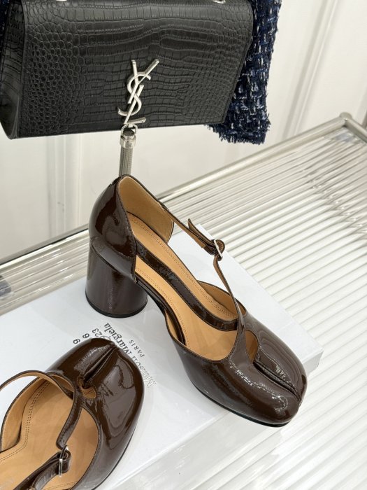 Босоніжки з роздвоєним носком фото 5