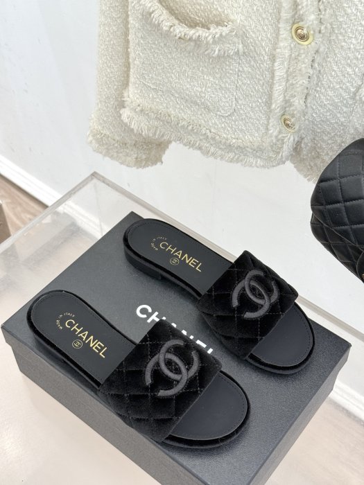 Шлепанцы фото 3