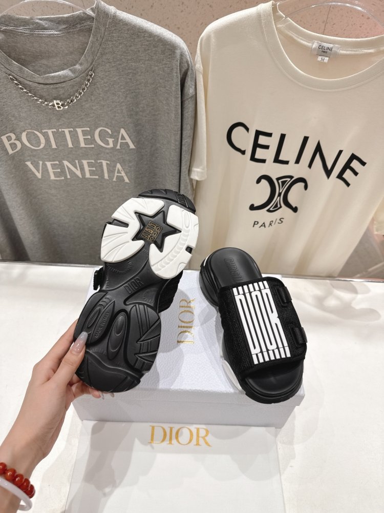 Шлепанцы женские фото 9