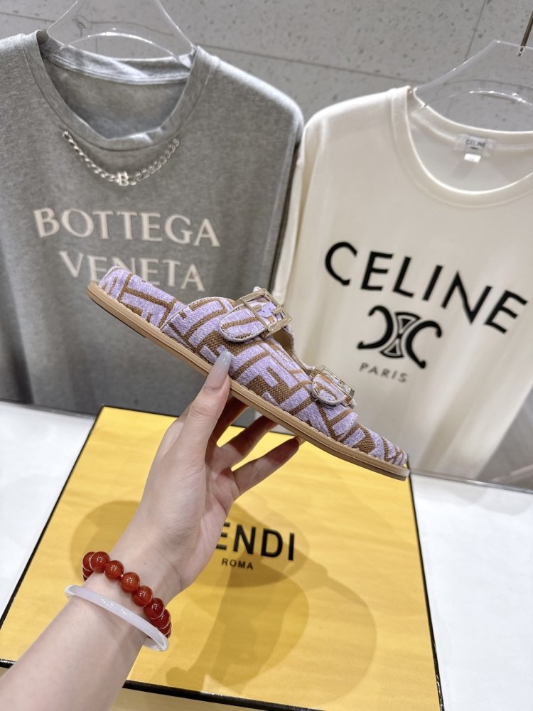 Шлепанцы женские фото 5