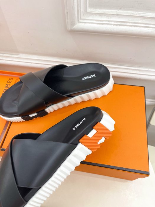 Шлепанцы женские фото 8