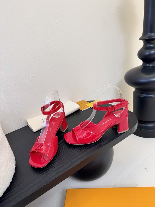 Босоножки фото 3