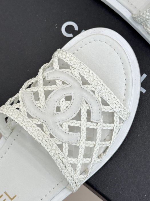 Шлепанцы фото 7