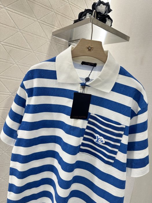 T-shirt women's фото 3