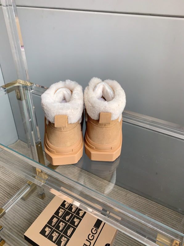 Sneakers women's winter on fur фото 3