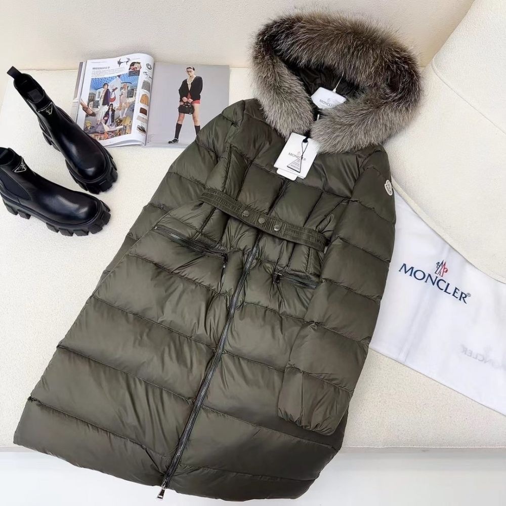 A long female Down jacket from hood of fur raccoon