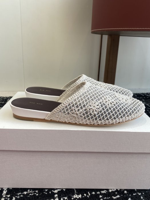 Шлепанцы женские фото 2