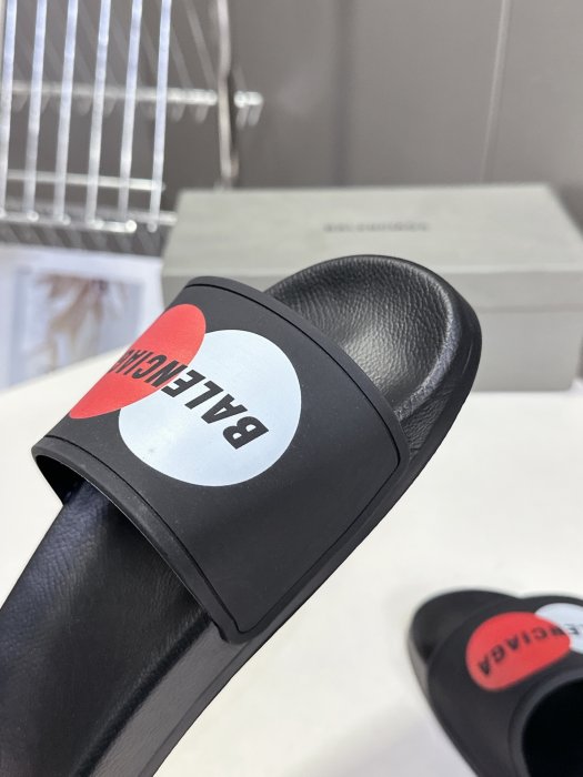 Шлепанцы фото 7