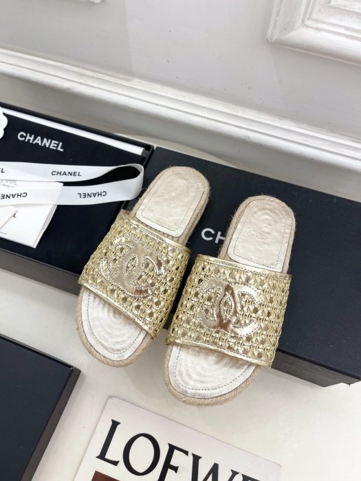 Шлепанцы женские фото 4