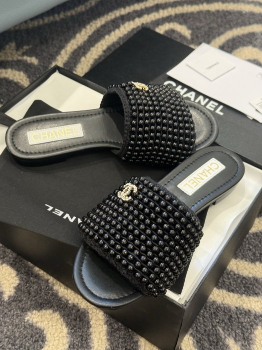 Шлепанцы женские фото 4