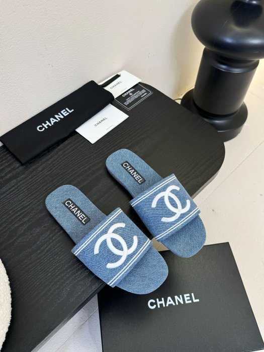 Шлепанцы женские