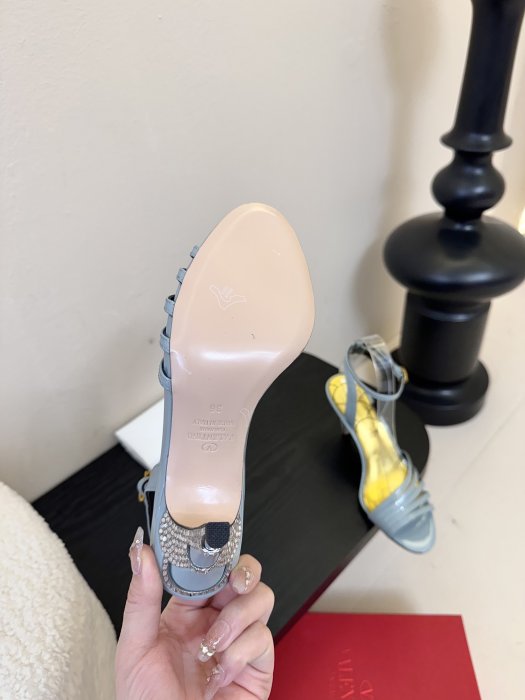 Босоножки фото 6