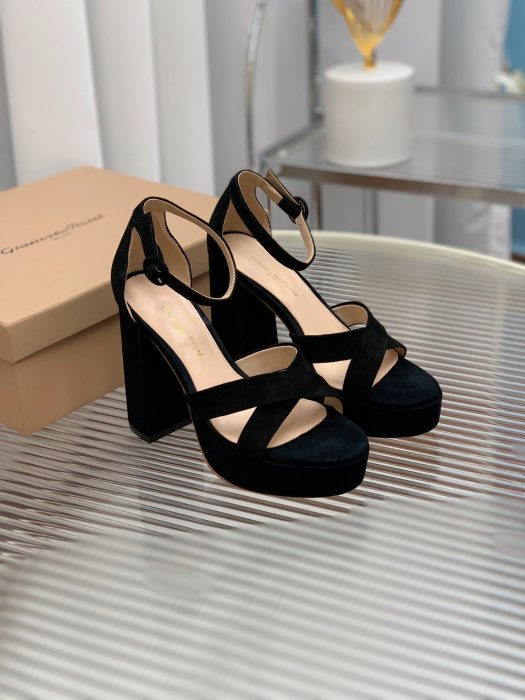 Босоножки фото 7