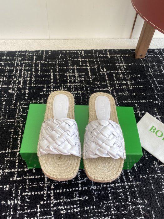 Шлепанцы женские