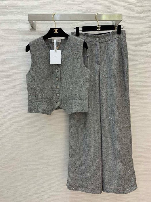 Костюм женский