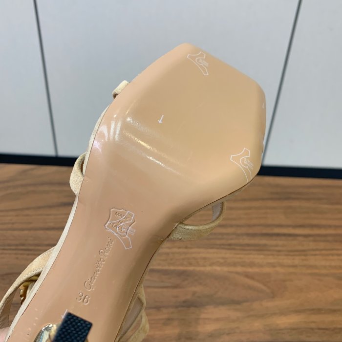 Босоножки фото 9