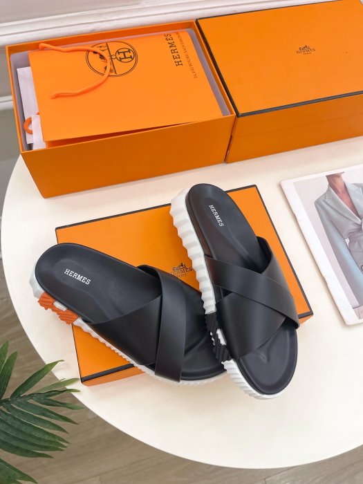 Шлепанцы женские фото 3