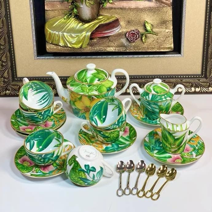 Чайный сервиз из костяного фарфора