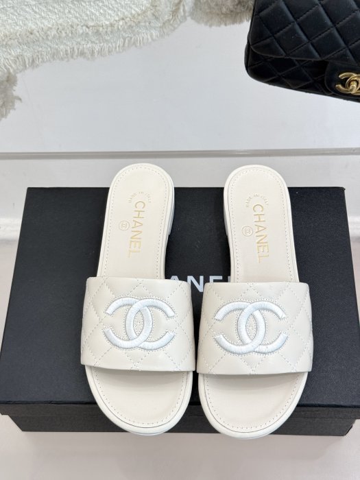 Шльопанці фото 4