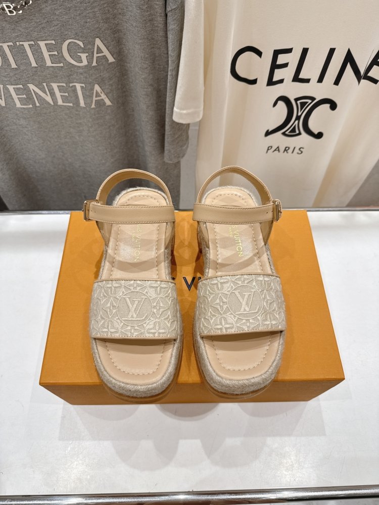 Сандалии женские