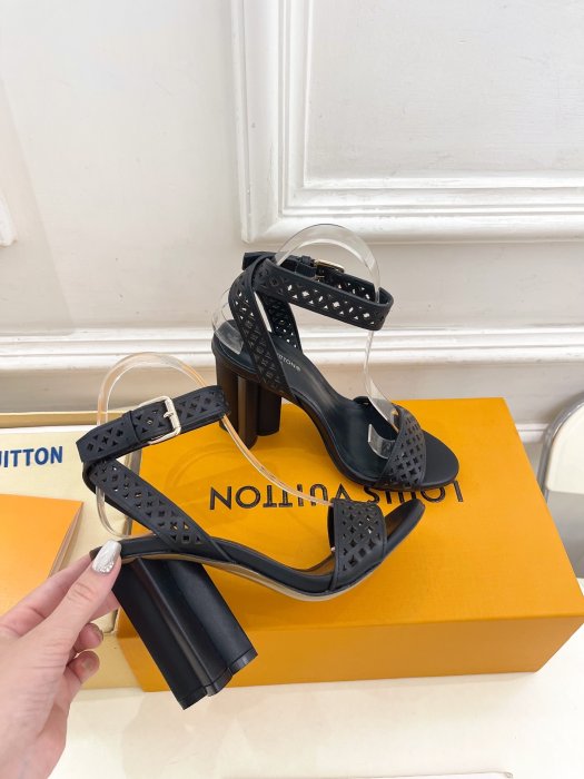 Босоножки фото 4