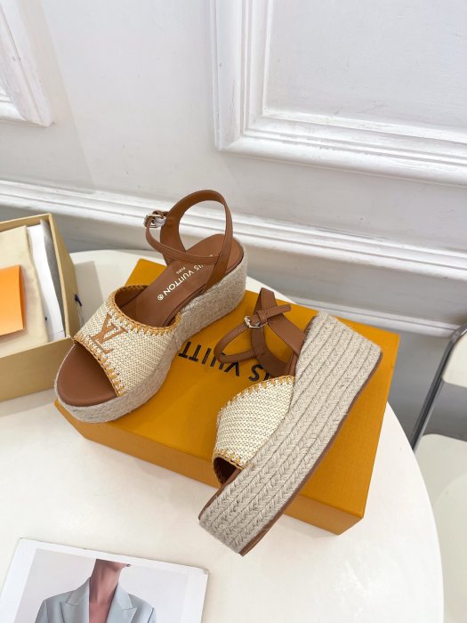 Босоножки фото 5